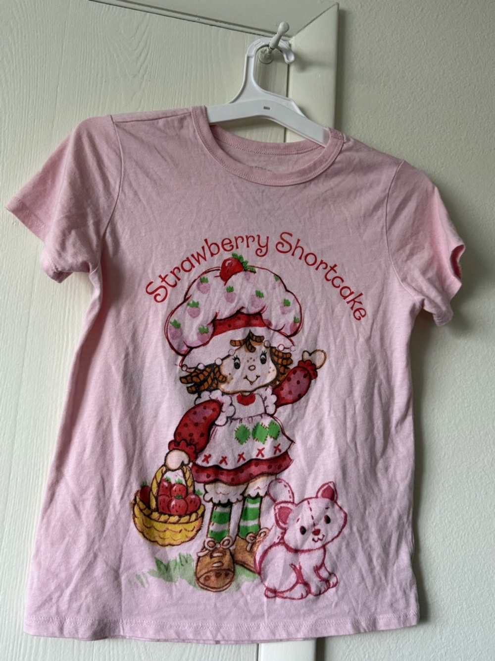 Pink Strawberry Shortcake graphic tee size XS
